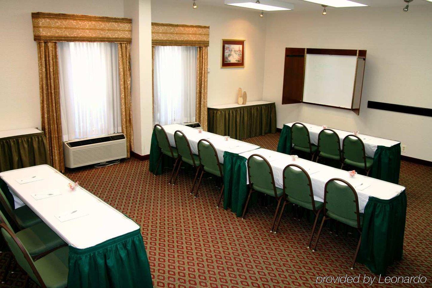 Rome Inn And Suites Бизнес фото