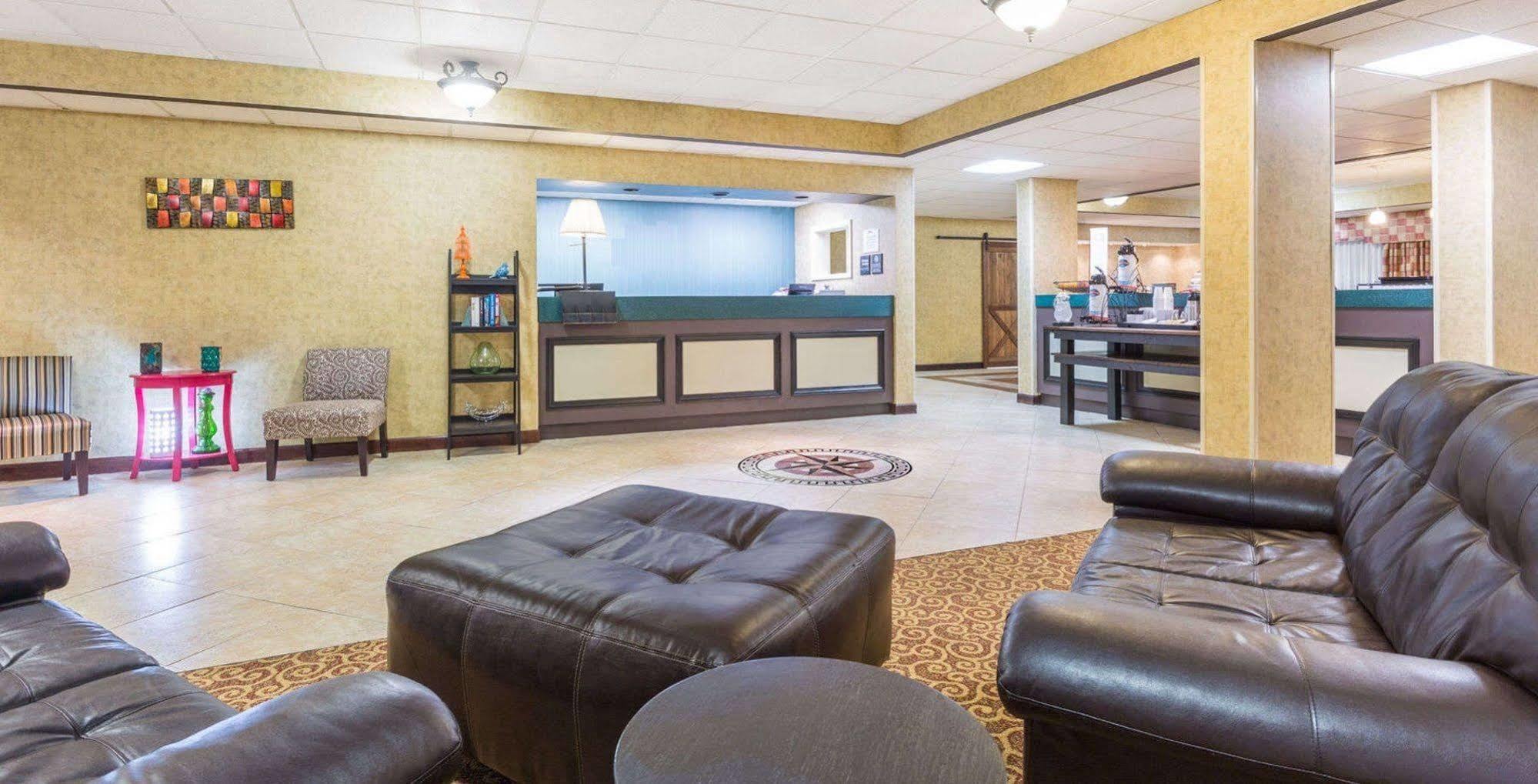 Rome Inn And Suites Экстерьер фото